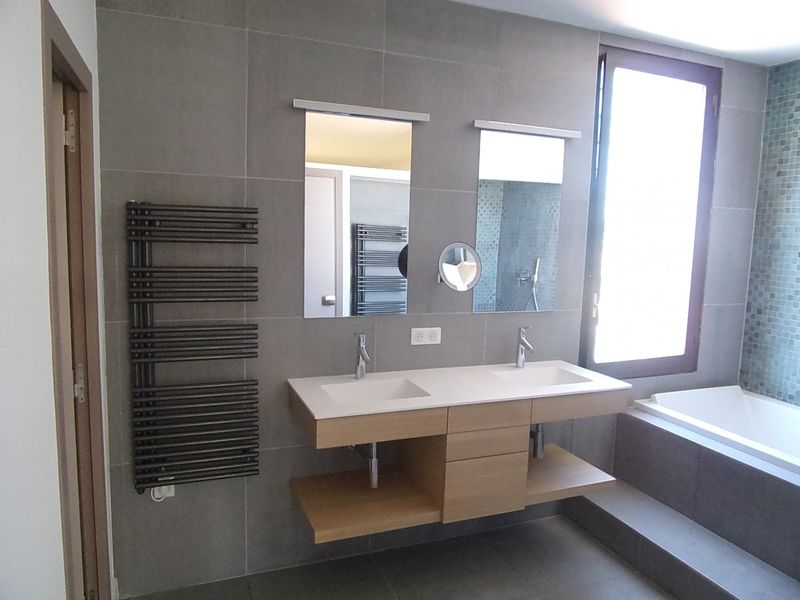 Salle de bain sur mesure bois et blanc - MENUISERIE MD Marseille