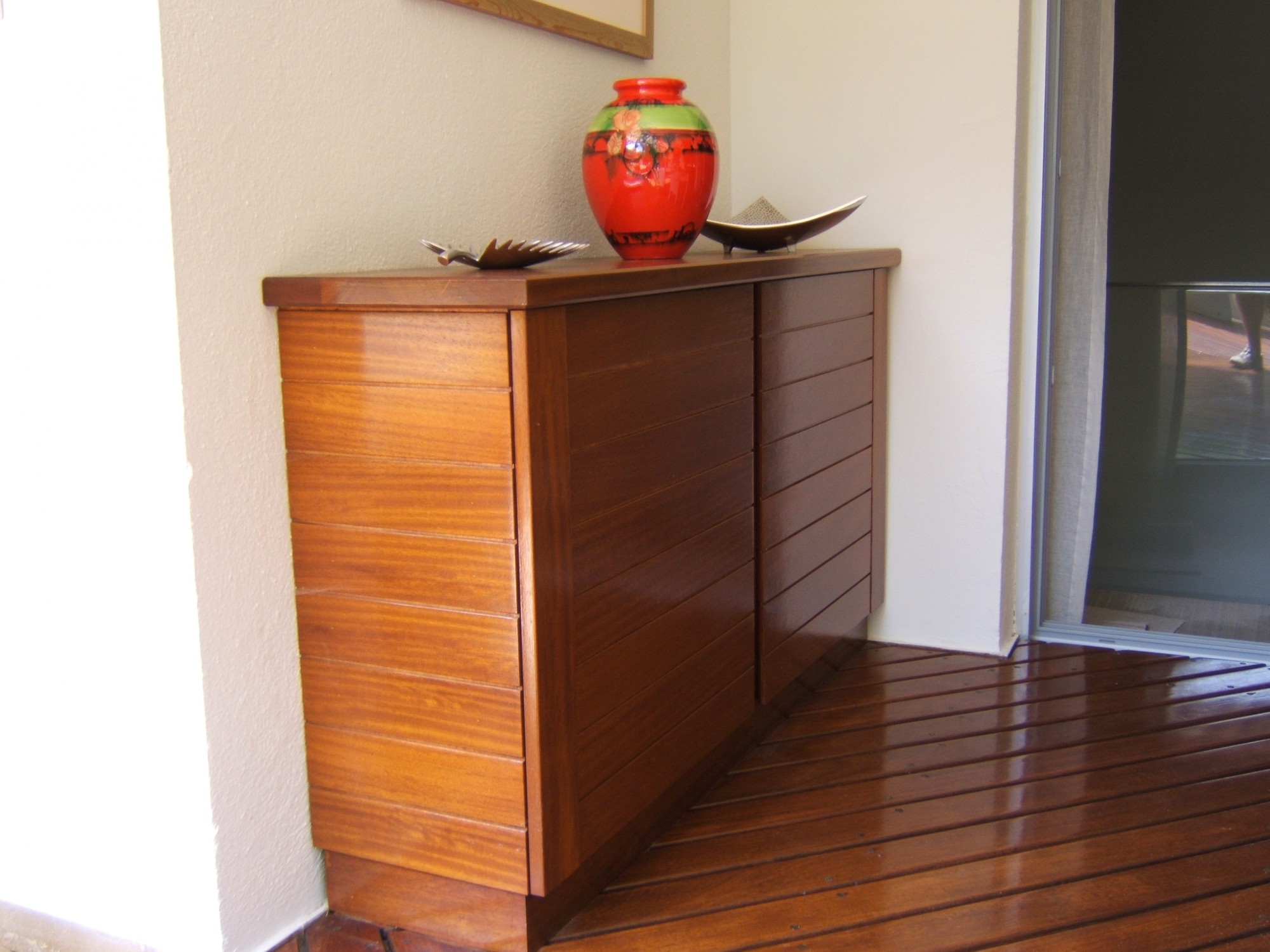 Fabrication artisanale de meubles modernes et design sur mesure Six-Fours-les-Plages Var