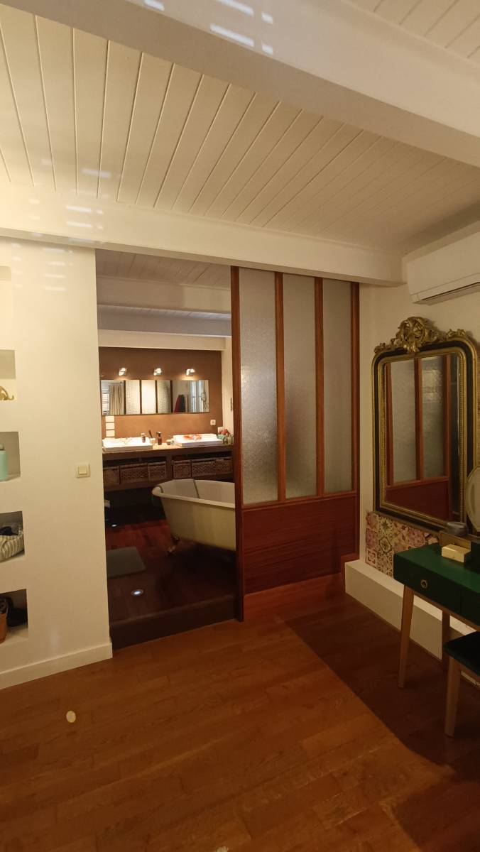 Claustra et verrière en bois intérieur sur mesure pour séparation de pièces La Ciotat