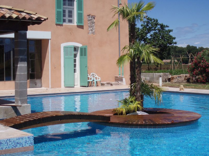 Ilot de piscine en bois - MENUISERIE MD