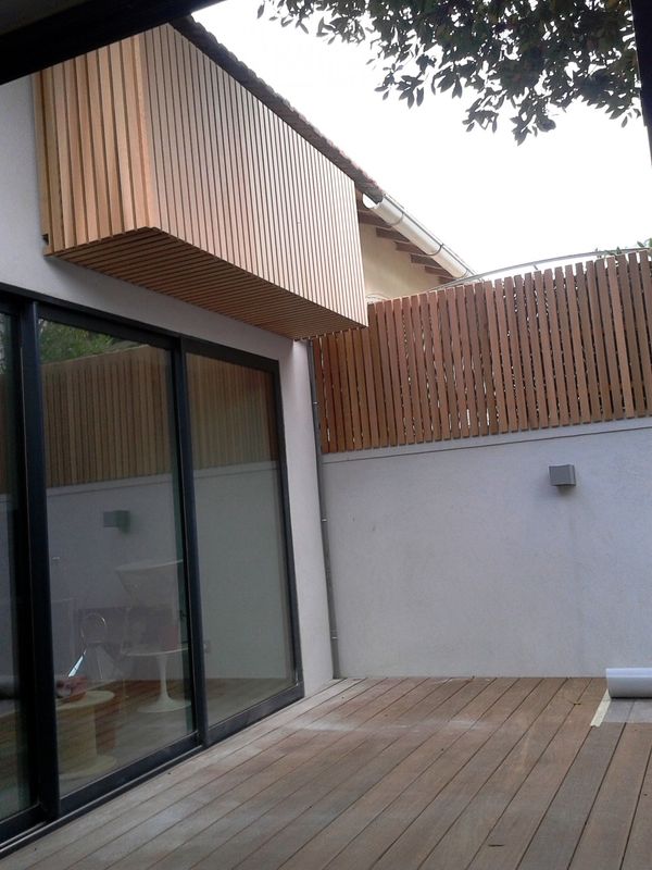 Cache climatiseur sur mesure à Cassis - MENUISERIE MD MARSEILLE