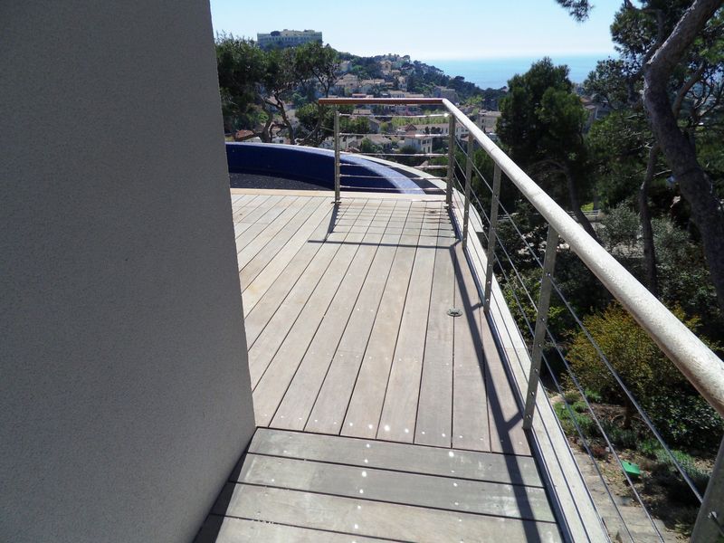 Terrasse de piscine sur pilotis - MENUISERIE MD Marseille