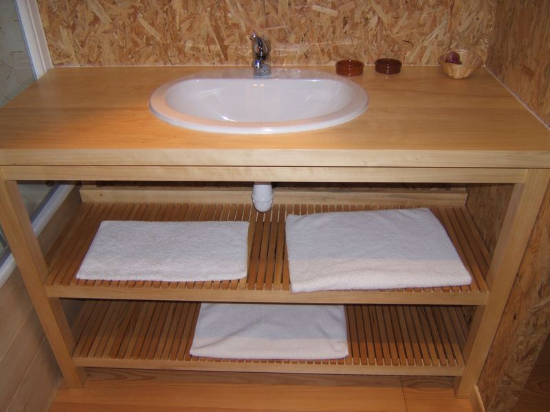 MEUBLE VASQUE avec étagères à clayettes - MENUISERIE MD MARSEILLE