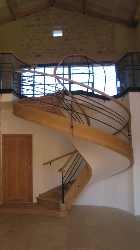 Escalier ovoïdal en chêne de France