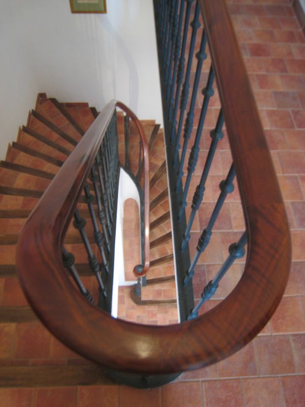 Main courante en Noyer de France à Varages - MENUISERIE MD