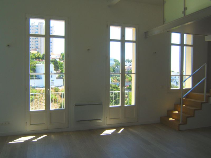 Porte fenêtre bois à double vantaux à Roquefort la Bédoule - MENUISERIE MD