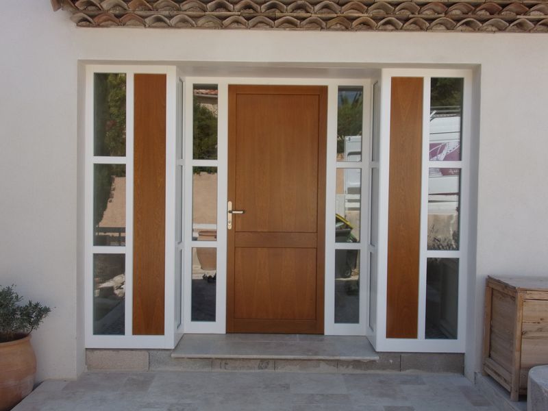 Fermeture d'un sas d'entrée par une baie vitrée avec porte d'entrée en chêne - MENUISERIE MD Marseille