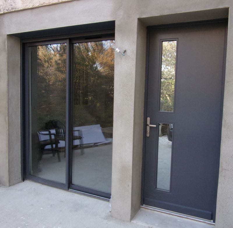 porte d'entrée et baie vitrée en aluminium gris anthracite
