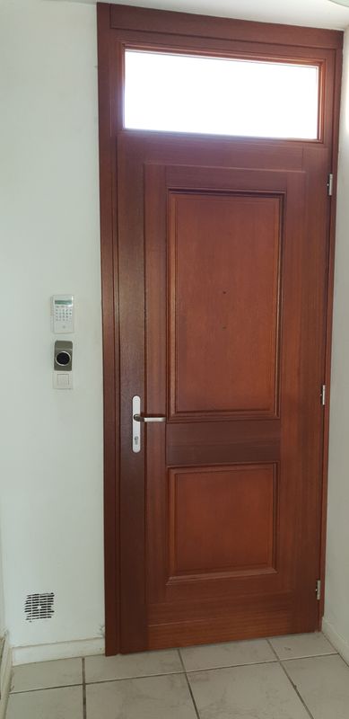 Porte d'entrée bois avec imposte haute vitrée - MENUISERIE MD Marseille