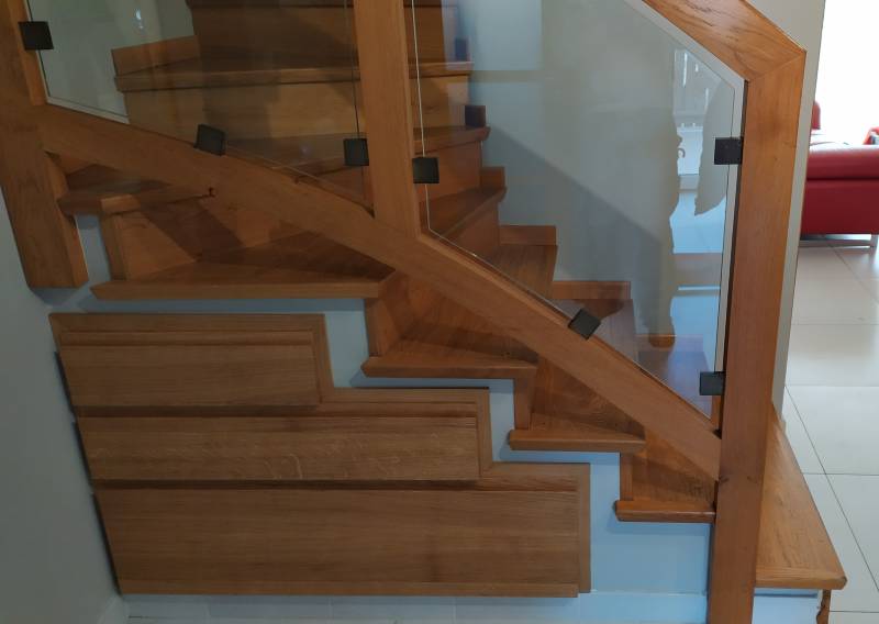 Aménagement avec tiroirs sous escalier existant - Fabrication sur mesure par MENUISERIE MD Marseille
