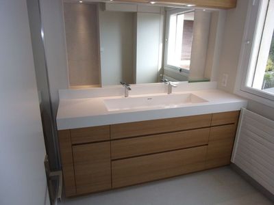 Notre zone d'activité pour ce service Aménagement de salle de bain haut de gamme avec meubles sur mesure et plan de travail